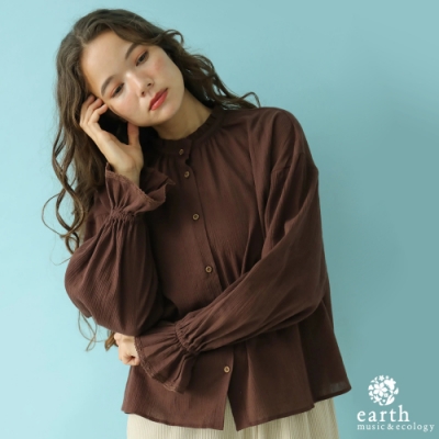 荷葉摺邊立領喇叭袖剪裁襯衫上衣 復古典雅的荷葉摺邊立領設計 糖果喇叭袖剪裁增添可愛氛圍 舒適純棉，令人著迷的流行單品 (1D93L0A1000)