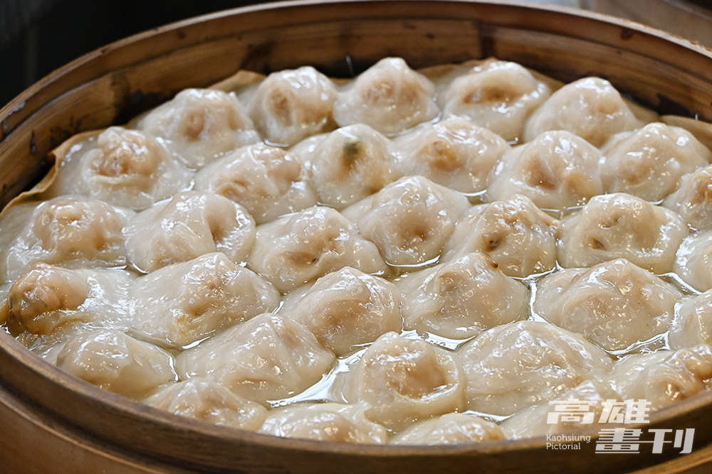 招牌古早味肉圓的外皮，外皮由米漿粉以手工搗成，內餡包入新鮮絞肉，選用較不油膩的溫體豬胛心肉，吃得到肉的鮮味。(攝影/Carter)