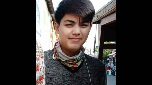 Tukang Siomay ganteng viral di Facebook. (Facebook/Tio Russ)