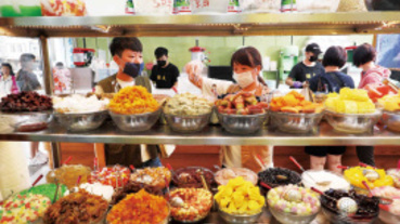 復古透心涼2／鉅大自助冰城 配料琳瑯滿目價格親民