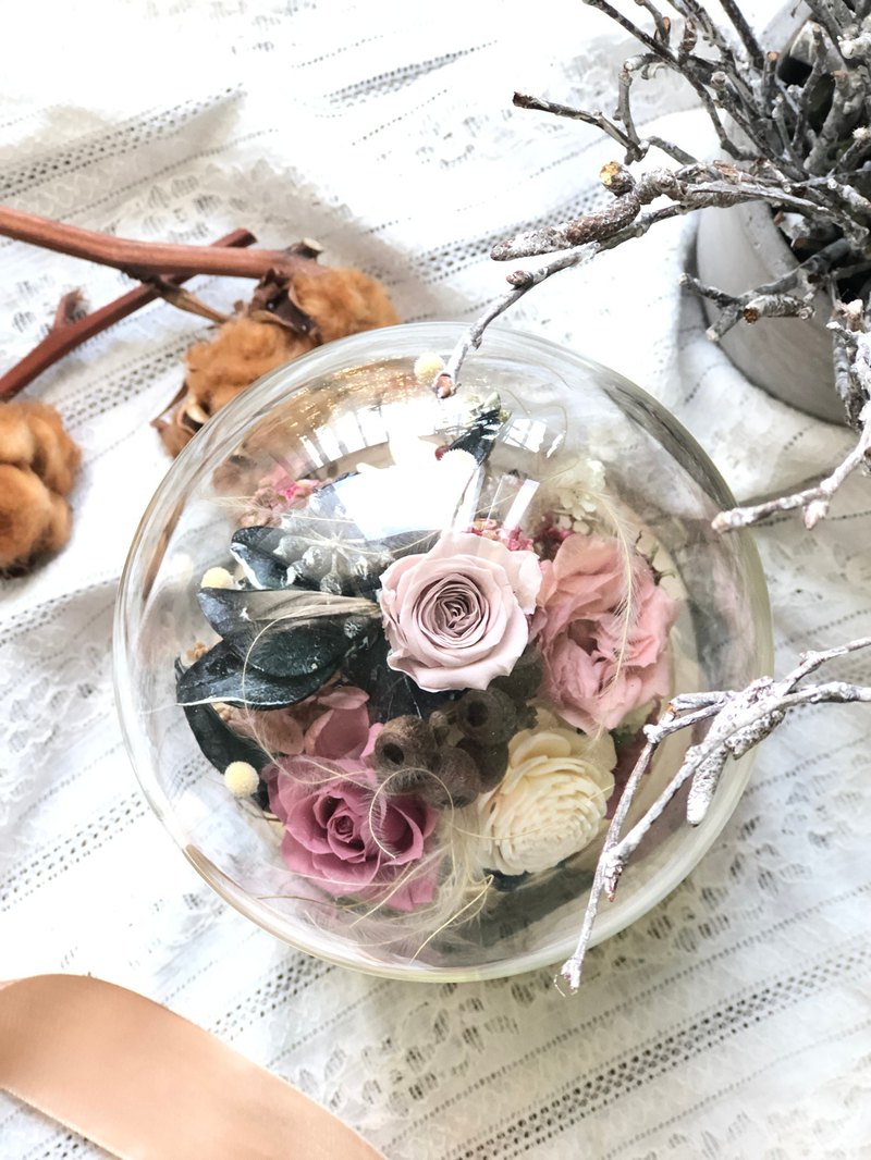 本次活動為十月慶生趴優惠活動 請把握機會報名參加唷！ 活動名稱/不凋花手作體驗 活動成品/玻璃花盅（寬15公分 高20公分） 課程內容/教室會準備材料 不需攜帶任何工具。 本次課程教授不凋花的開花方式