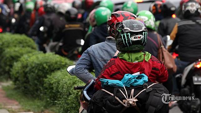 Jalur Kalimalang Kian Ramai Dilintasi Pemudik Bermotor