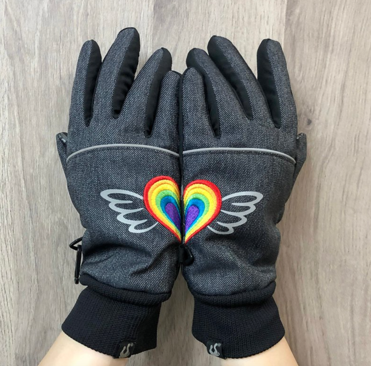 自由之心 刺繡防水手套