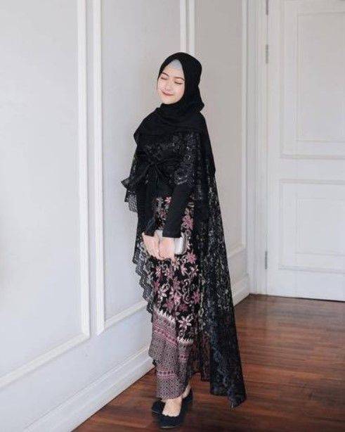 10 Inspirasi Padu Padan Hijab Dan Kebaya Hitam Untuk