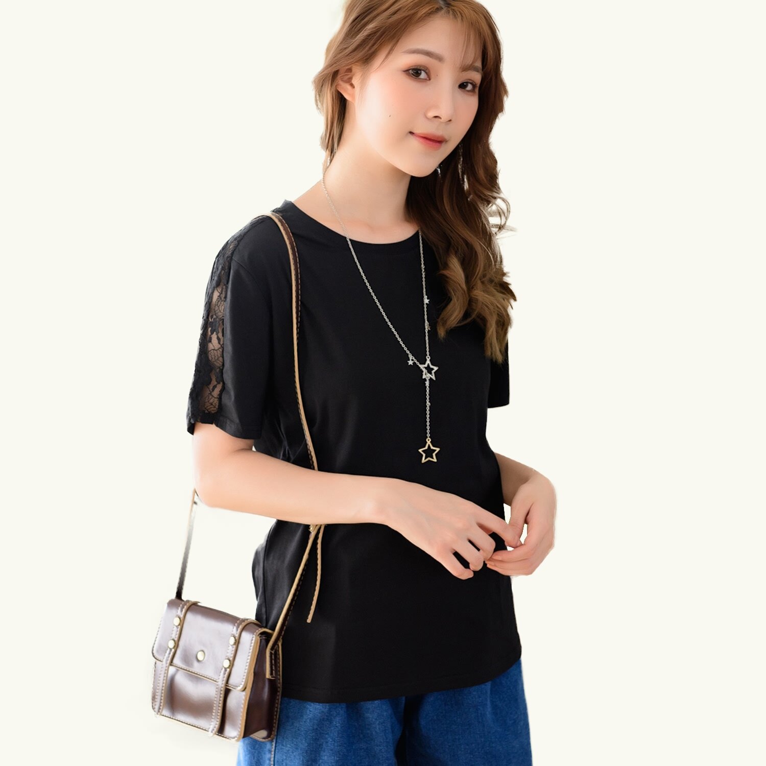 素T--典雅百搭素面蕾絲勾花拼接袖圓領短袖T恤(白.黑L-3L)-U592眼圈熊中大尺碼