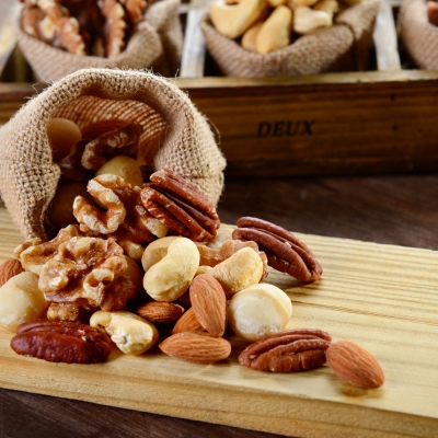 每日優果招牌堅果。 堅持手工低溫烘焙、無調味。 嚴選五種頂級果實，品質最好。 非油炸，不燥熱。 低溫烘焙保留營養成份。