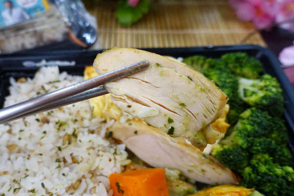 全家便利商店新品開箱-超級大麥鮮食飯糰、三明治、便當好吃又健康，健康志向新品潔淨標示、少添加，多些營養少些負擔 