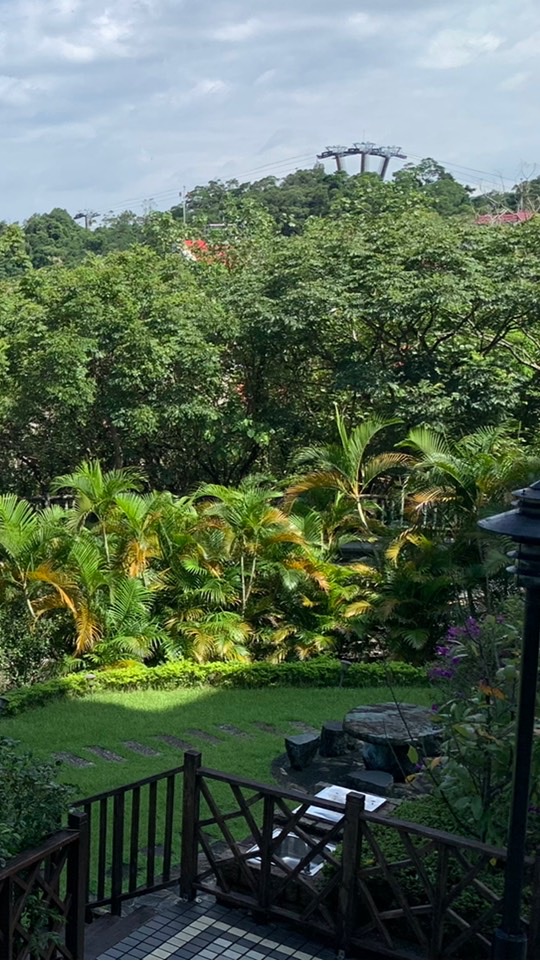 小山腰的家