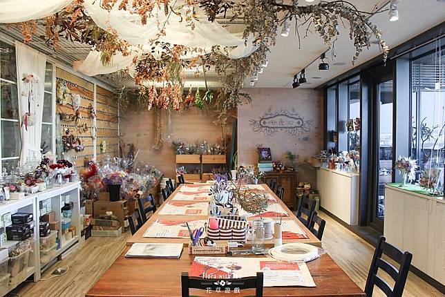 位於台中的花草遊戲花藝教室，提供包括了證照教學、單日體驗、團體活動企劃、空間裝飾設計…等各種體驗課程。（圖片來源：花草遊戲花藝教室）