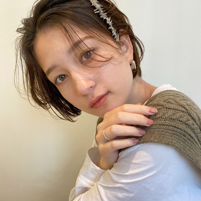 今っぽくなれる ヘアコームの使い方 ロングだけじゃない ショートやボブもフル活用