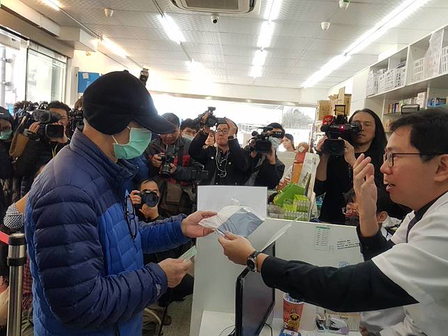 不撲空！藥局開賣限「早8晚9」   口罩地圖更新頻率30分變30秒