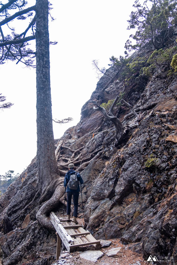 山女孩MelissaxMao冒險生活_玉山主峰東峰西峰兩天一夜_登山紀錄分享-58.jpg