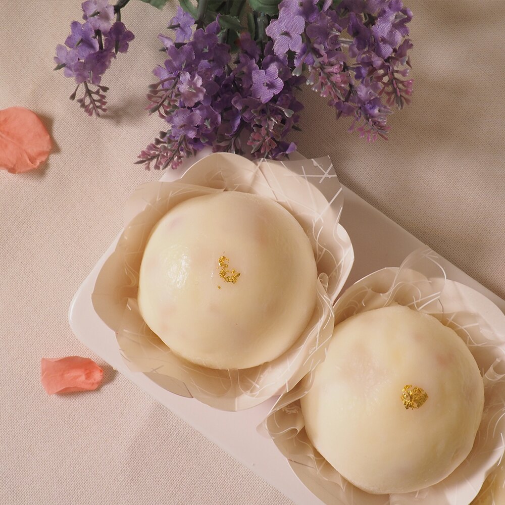 冰Q軟嫩的麻糬外皮加上清爽綜合水果配合滑順鮮奶油與綿密的戚風蛋糕 甜而不膩的滑順滋味讓人一口接一口停不下來