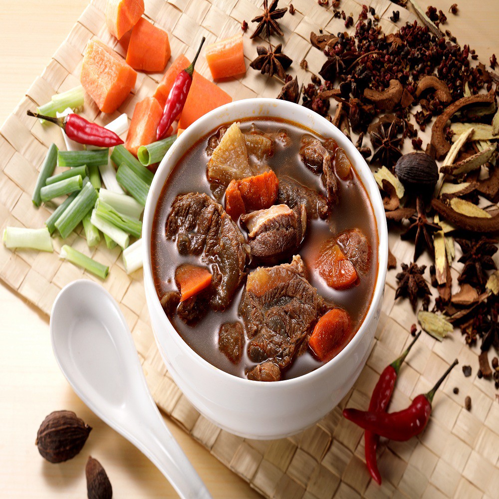保健滋補首選,最平價的養生美食!★堅持傳統中藥材結合金牌烹調技術★文火精燉，香氣濃醇★使用高壓殺菌冷藏保存法★冬天溫補，夏天涼補【艾其肯-原汁原味最平價養生的美食】堅持選用健康安心的食材，結合中式烹調