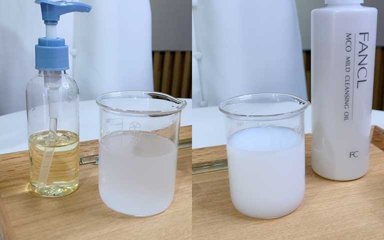 第二個小測驗是把他牌跟FANCL卸粧液同時加進水裡攪拌，FANCL的MCO速淨卸粧液溶解得很徹底，但他牌卻殘留有油水分離的現象，乳化不完全最後才會導致長痘痘冒粉刺。(圖／吳雅鈴攝影)