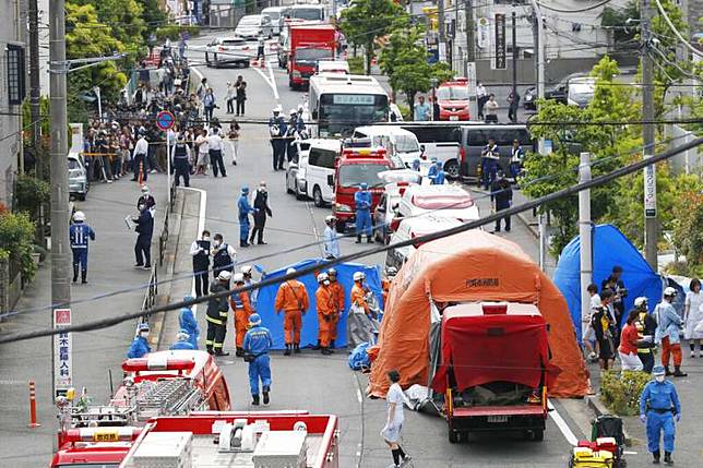 他與這個世界斷絕聯繫 死後連同住家人都沒把握認屍 年過半百的繭居啃老族 犯下神奈川無差別殺人案的岩崎隆一