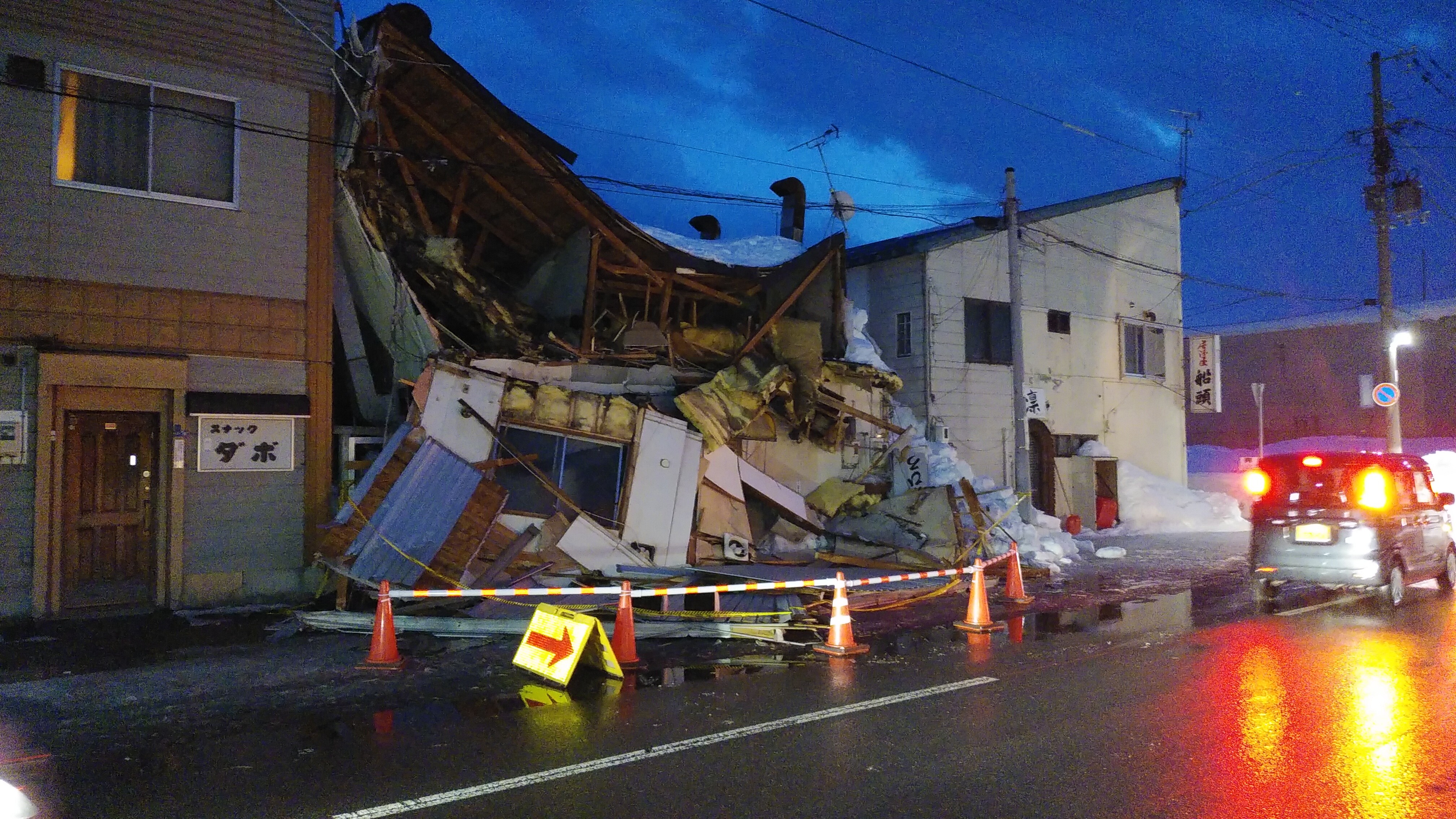 建物倒壊の瞬間 雪の重みで倒壊か Htb 北海道ニュース