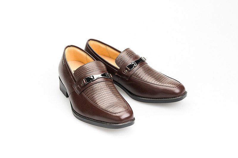 MIT 【金屬釦飾輕量紳仕皮鞋-咖啡】紳士鞋 樂福鞋 休閒型男必備