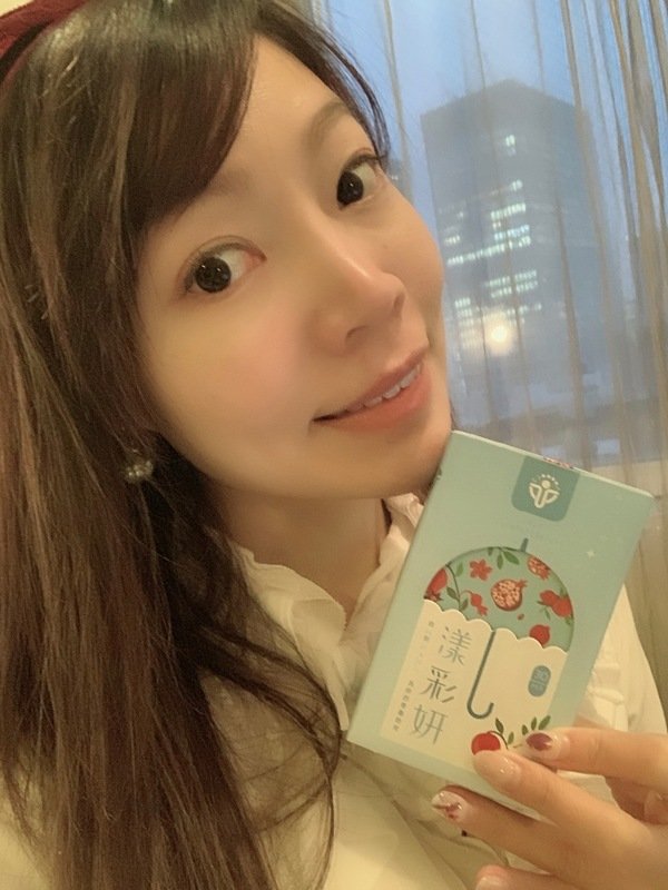 『倪倪愛保養』『保健品推薦』名媛網紅光澤透亮、時刻美麗關鍵聖品-統耀你的口袋保健品漾彩妍玫瑰紅石榴複方膠囊開箱直擊分享 