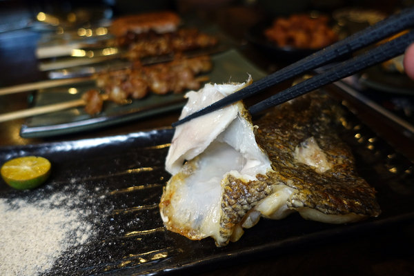 板橋深夜美食-老味噌居酒屋，江子翠捷運美食，板橋江子翠好吃串燒，能開心吃燒烤喝酒的板橋人氣宵夜推薦 