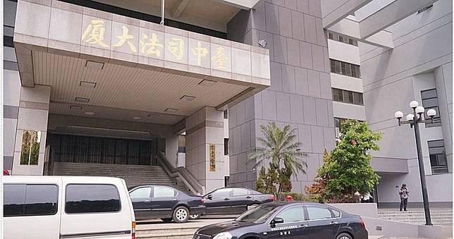 趁醫生不在　她「冒充醫師」幫2女打針