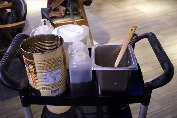 中山區聚餐火鍋推薦-丼賞和食+嗨蝦蝦林森旗艦店，百蝦龍船四人套餐，台北尾牙/謝師宴餐廳，林森北路石頭火鍋+日本料理，超浮誇高CP值百隻蝦龍蝦船大挑戰