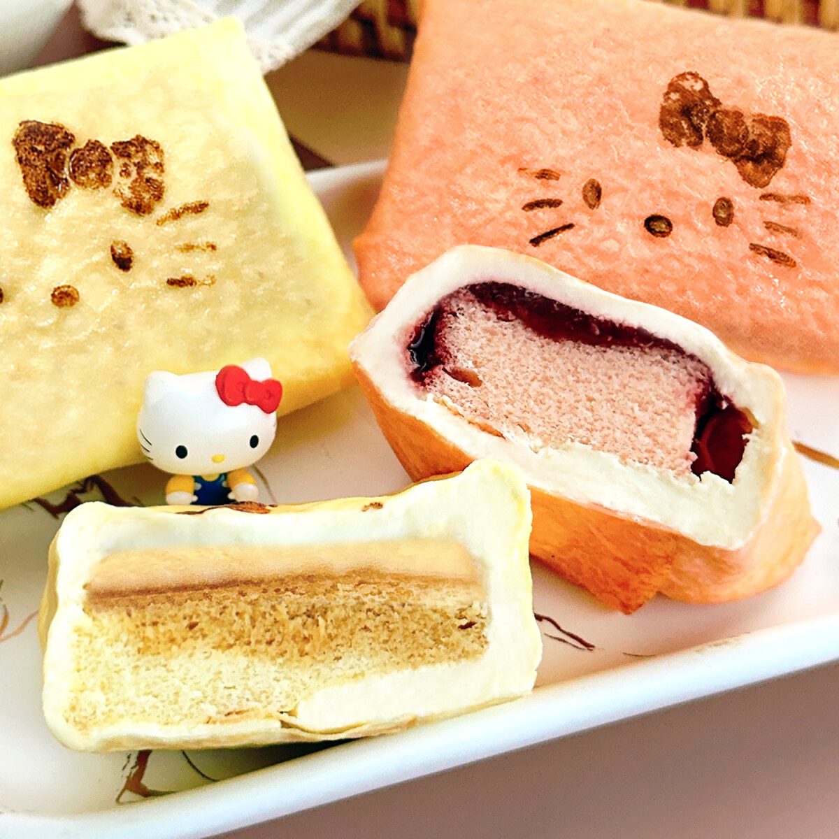 Kitty在超商！7-11、全家開賣「Hello Kitty薄餅生乳蛋糕」，草莓+卡士達布丁內餡太讚