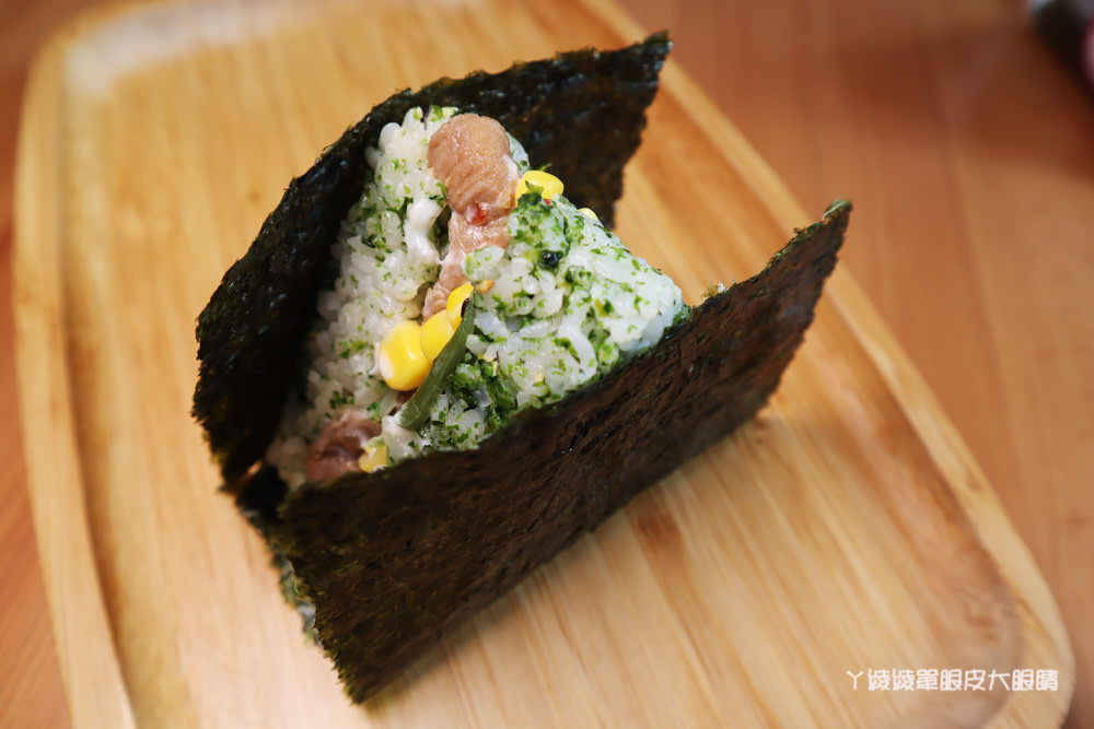 新竹竹北早餐推薦必吃！米八手作飯糰，比超商御飯糰還要大兩倍的巨無霸三角飯糰