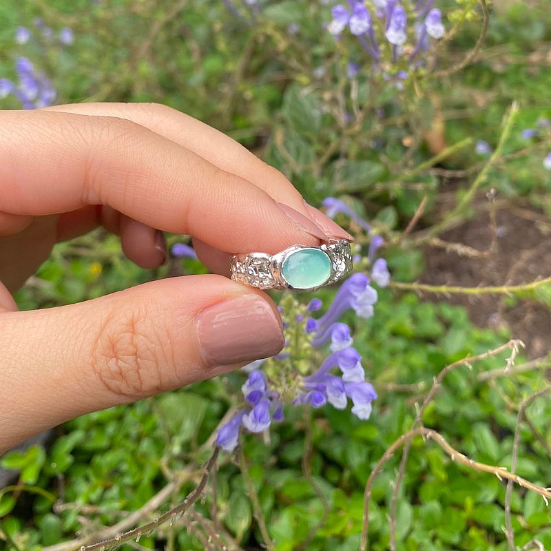 簡單透亮的綠色瑪瑙，一看就知道不是一個會藏秘密的氣質女星!