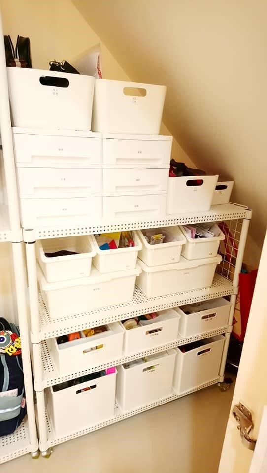 Hsin-yi Cheng利用自家樓梯下方的畸零空間，規劃整理