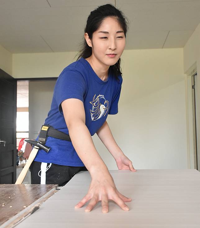 木工製圖 木工樣樣精正妹黃少彤不怕吃苦 錢 景可期 勁報 Line Today