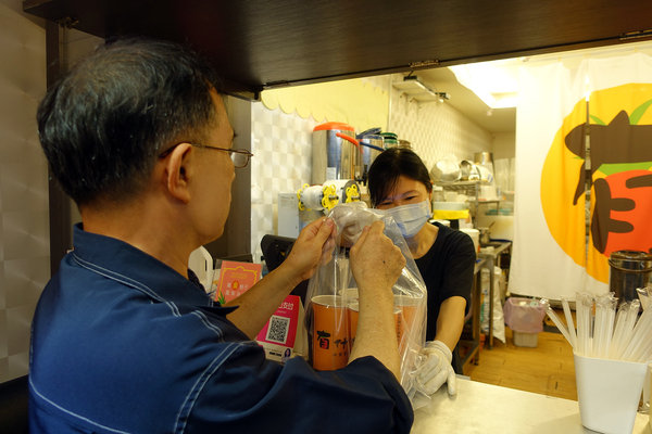 行天宮站飲料店-有什麼水果茶專賣店，行天宮站飲料外送，行天宮珍奶、好喝鳳梨冰茶推薦，六甲田莊鮮奶、自煮鮮果做的養生飲品，松江路上班族飲料推薦 