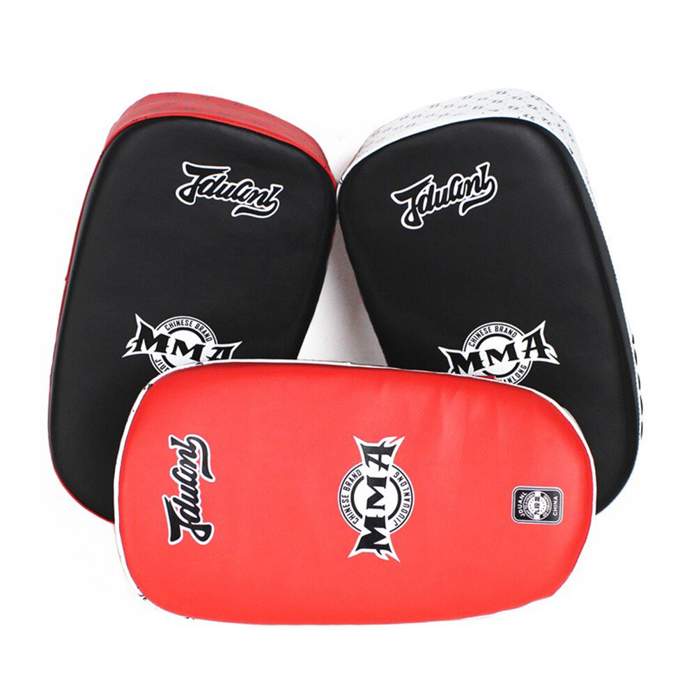 品牌:九段龍 名稱:泰拳靶 材質:法濕pu皮((太空pu)) 尺寸:37*19*8cm 顏色:紅白/黑紅/黑白((隨機出貨)) 數量:1顆 重量420g 注意事項 請適當使用勿有過度使用以舒適為主
