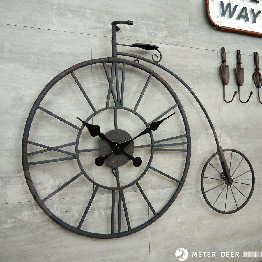 【商品信息】 名稱 : 鐵藝做舊高輪車造型創意時鐘 尺寸 : 整體約 78 x 9 x H61 cm / 鐘面約 51 x H51 cm 材質 : 金屬、特製金屬指針 顏色/款式 : 單一規格 使用電
