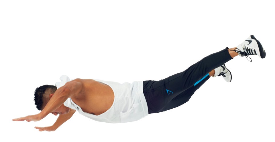 キレイをつくる自宅トレvol 48 トライセプス プッシュアップ でtシャツの似合う二の腕に