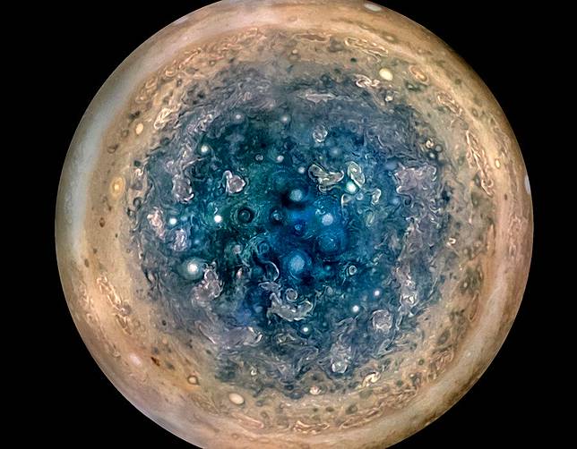 Pesawat NASA Juno Akan Menjajal Bintik Merah Raksasa Jupiter