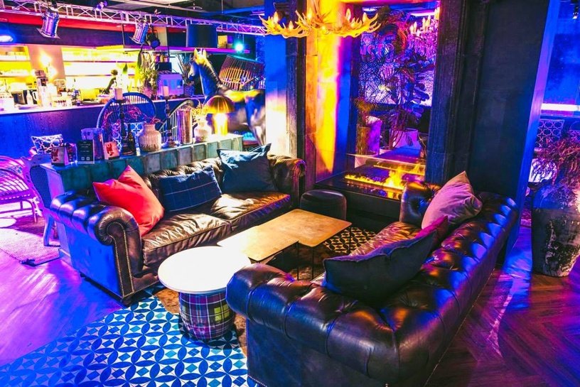 酒鬼必訪！12間「台中特色酒吧」推薦，燈光美氣氛佳，微醺聚會、下班小酌都適合！