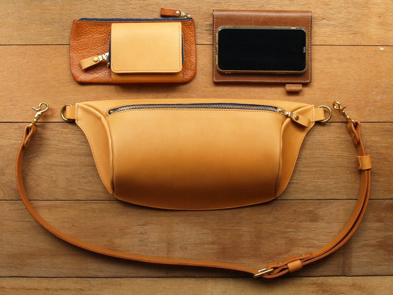 手工真皮胸包/斜肩包/男友包 (客製化刻印) 生日禮物老公男友禮物