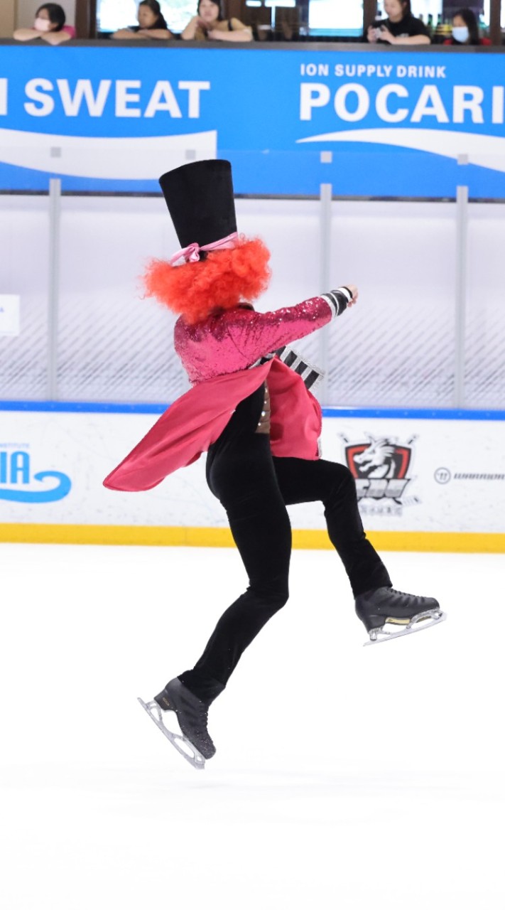 AT42 Figure Ice Skating