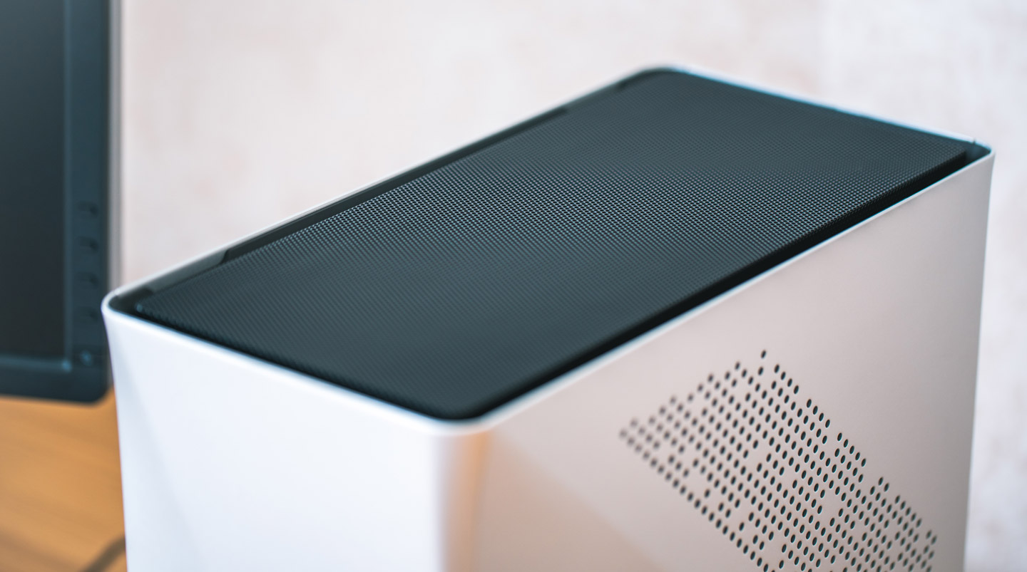 將木質頂板更換為鋼質網格材質，看起來又是別有一番風格呢！