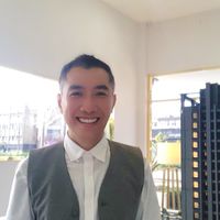 玥富有限公司自媒體企劃部。短影音／直播／人設／文案