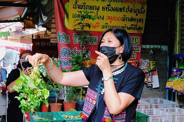 在忠貞市場中可以看到少見的香料，透過解說人員講解可能發現其中奧妙（攝／吉米）
