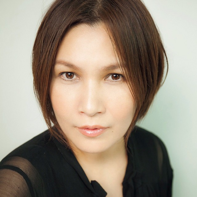 柔らかマニッシュ風に仕上がる カーキ のアイライナーで目力アップ