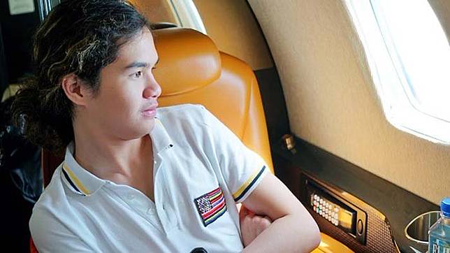 Terlalu Menghayati Saat Nonton Konser Coldplay, Dul Jaelani Malah Kena Nyinyiran, Kok Bisa?