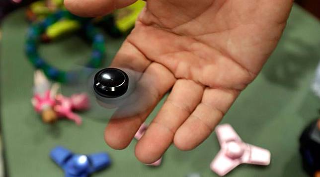 Apa yang Akan Kamu Dapat dari Fidget Spinner Seharga Rp225 Juta