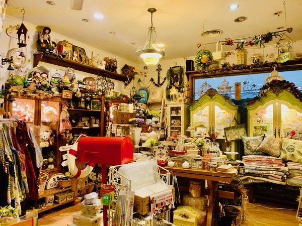 倪倪愛旅遊－『台中購物商圈推薦』台中在地人後花園小歐洲，綠意盎然異國購物散策－台中市大隆路商圈日韓、歐美私貨精品挖寶直擊分享