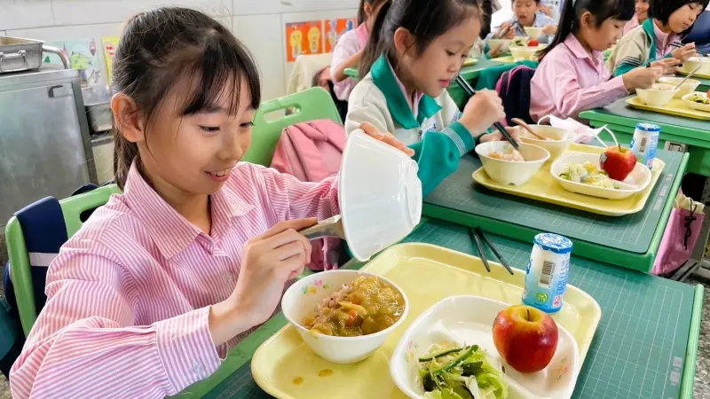 彰化縣鹿東國小與東京都墨田區立中川小學交換午餐菜