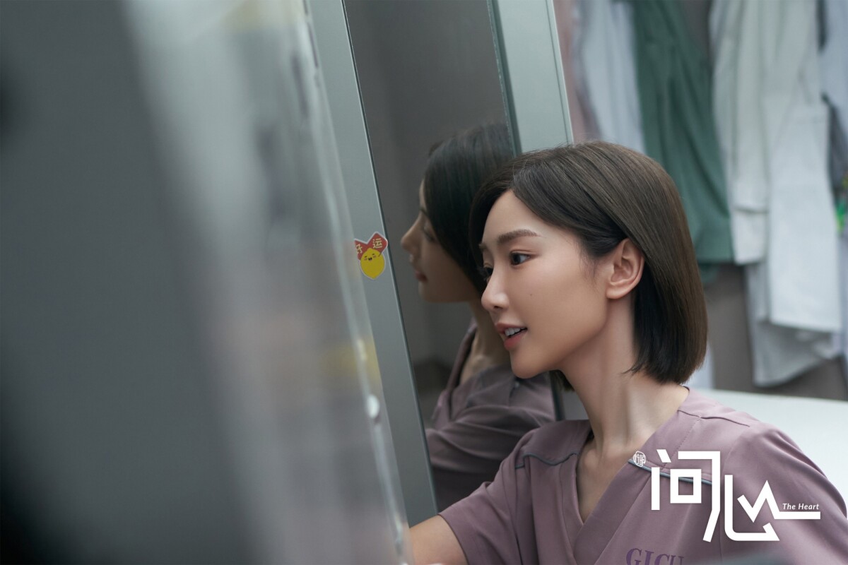 10月定檔陸劇！張凌赫《虎鶴妖師錄》人設被吐槽，《最遙遠的距離》CP火花強！