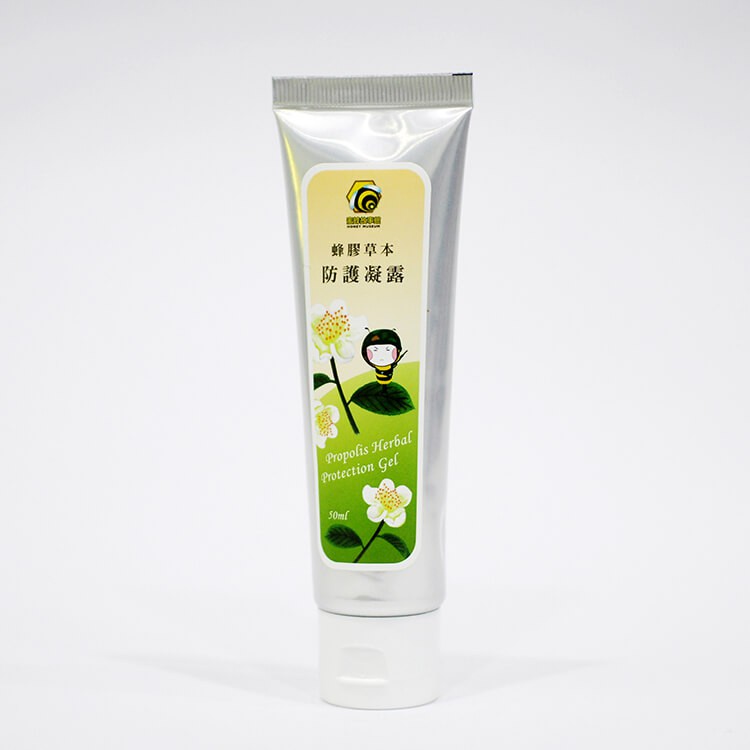 首創！添加綠蜂膠，對皮膚溫和不刺激，大人小孩均適用。獨家草本配方超好聞，能快速、有效舒緩過敏、腫脹等不適感，用過都說讚、回購率超高！塗抹後不殘留黏膩感，肌膚就好像上了一層保護膜，絕對是夏天、出遊必備防