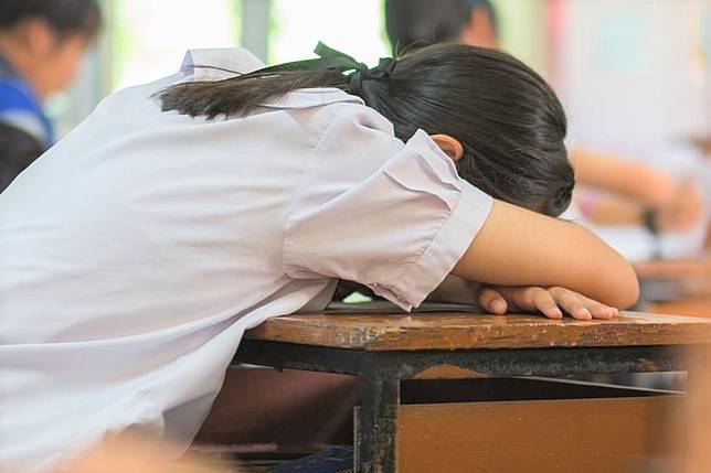 睡到一半突墜樓？原來是入睡抽動搞怪